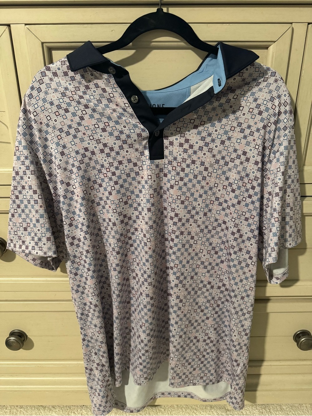 RHONE Men's Geo-Print Polo in Light Gray and Navy